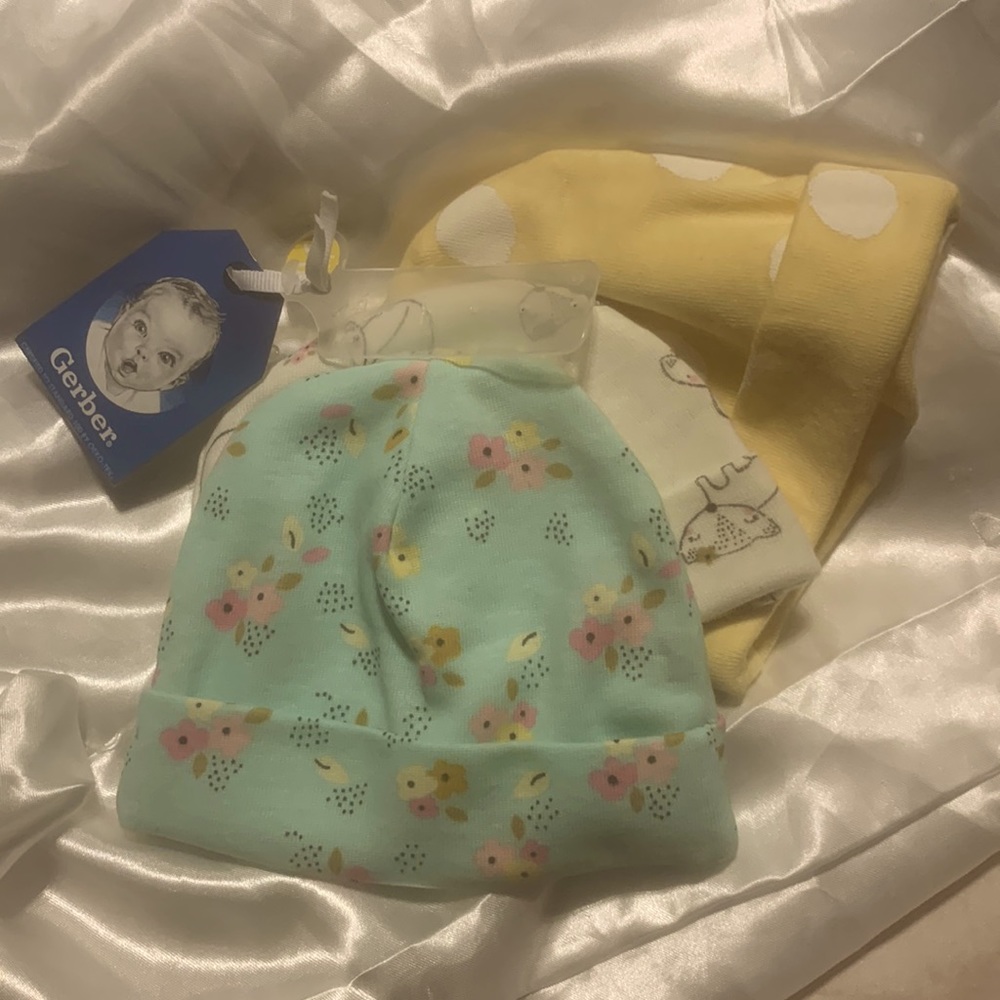 Gerber brand new 0-6 month hats
